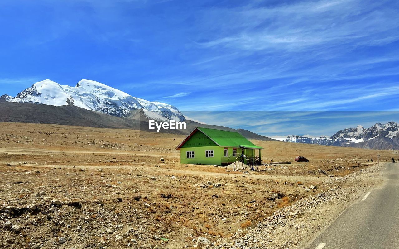 SCENIC VIEW OF SNOWCAPPED MOUNTAIN AGAINST SKY