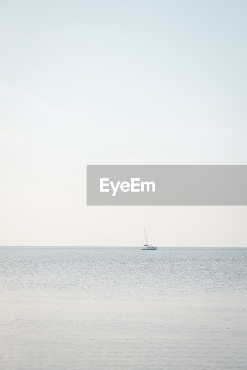 SCENIC VIEW OF SAILBOAT AGAINST CLEAR SKY