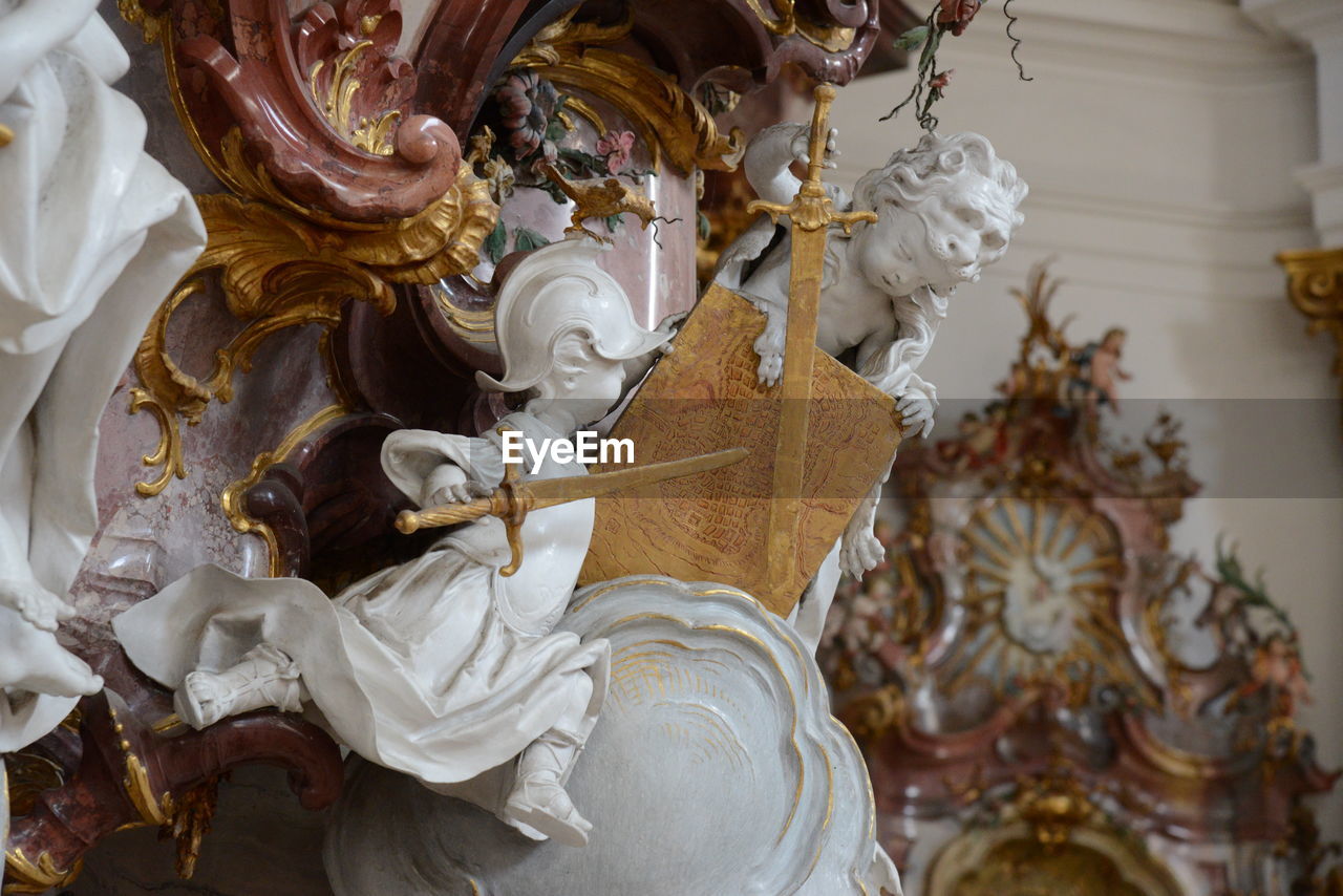 LOW ANGLE VIEW OF ANGEL STATUE IN TEMPLE BUILDING