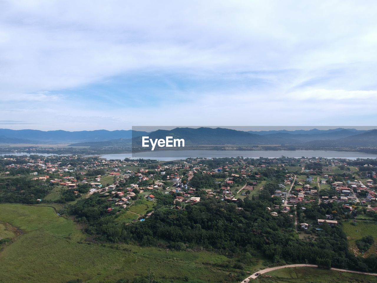 AERIAL VIEW OF TOWNSCAPE AGAINST SKY IN TOWN