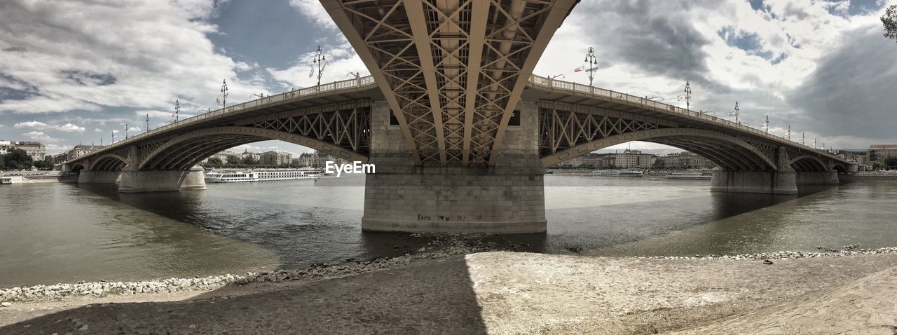 BRIDGE OVER RIVER AGAINST SKY