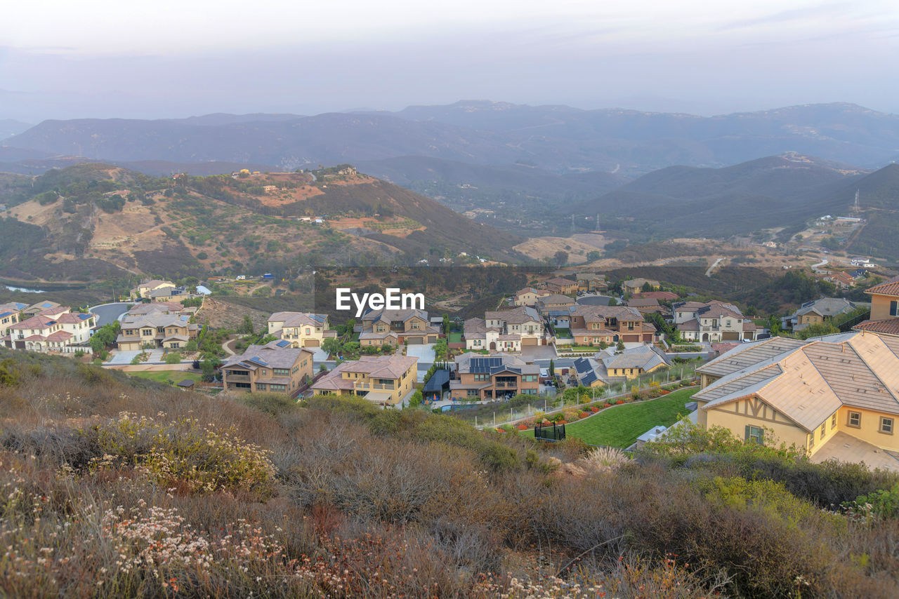 HIGH ANGLE VIEW OF TOWNSCAPE AND BUILDINGS