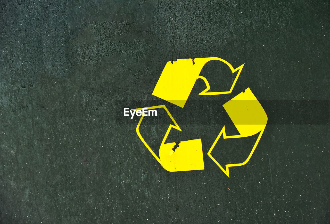 Worn yellow recycle communication