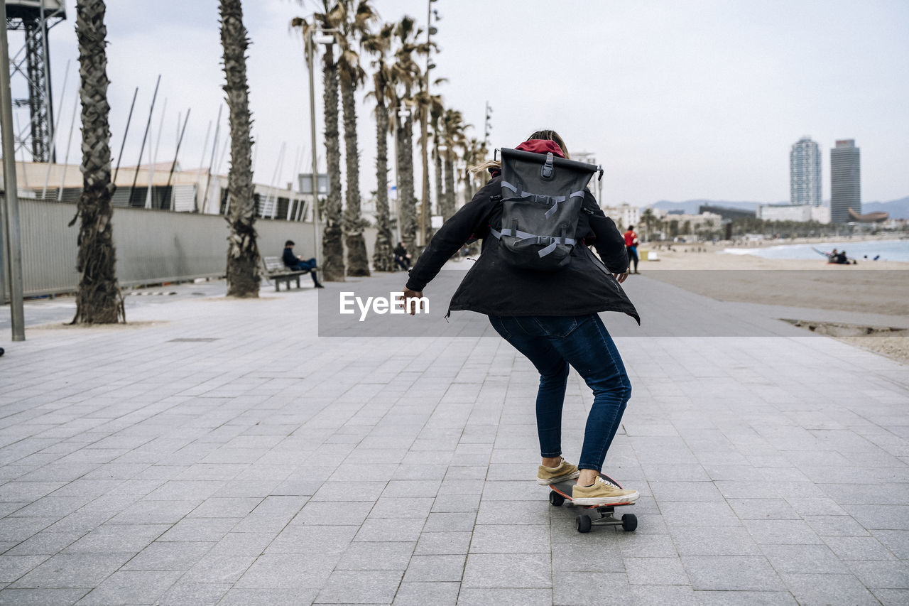 Skate girl lifestyle on the barceloneta