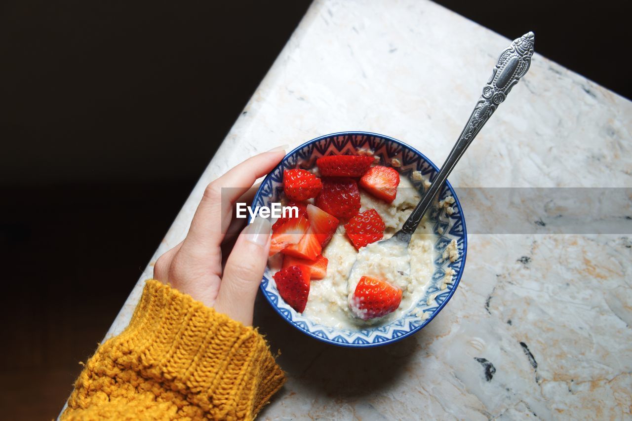 Strawberry oatmeal, healthu vegan meal