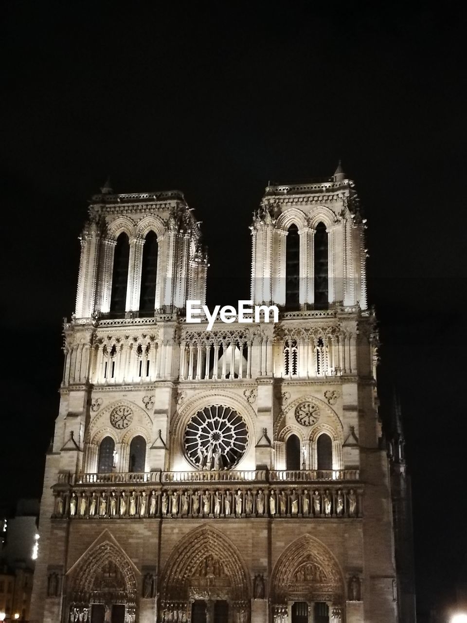 LOW ANGLE VIEW OF HISTORICAL BUILDING AGAINST SKY