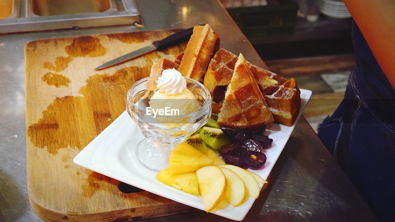 HIGH ANGLE VIEW OF ICE CREAM ON TABLE