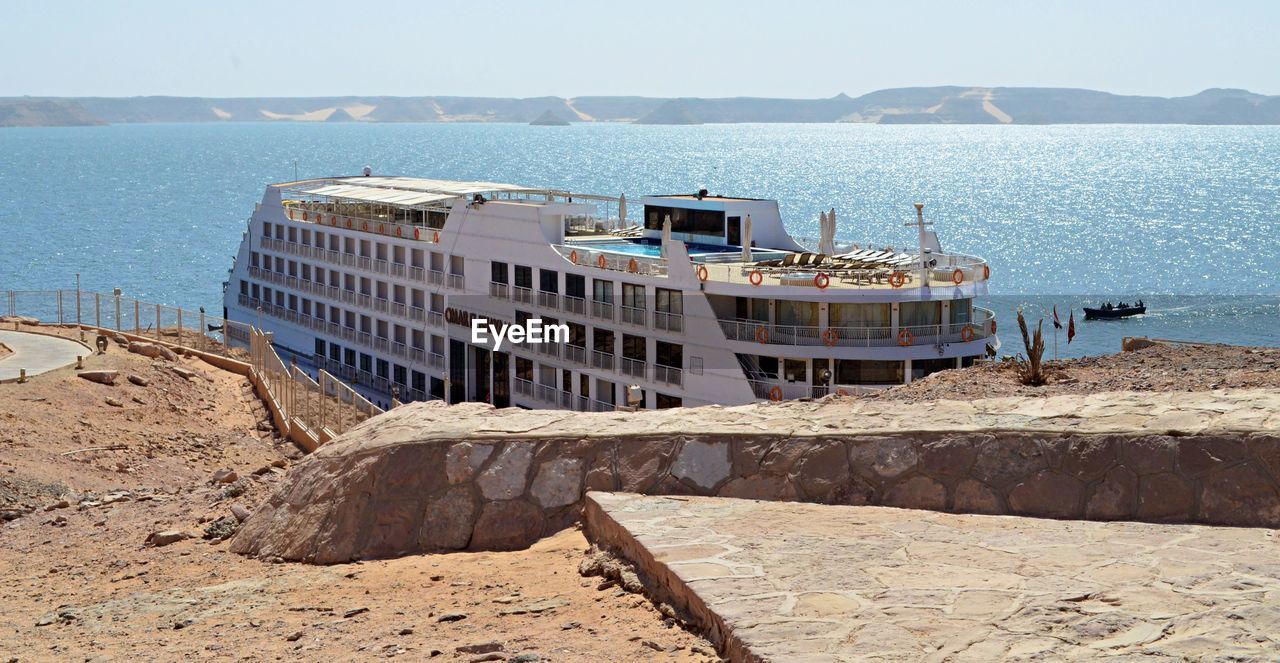 PANORAMIC VIEW OF BEACH AGAINST SKY