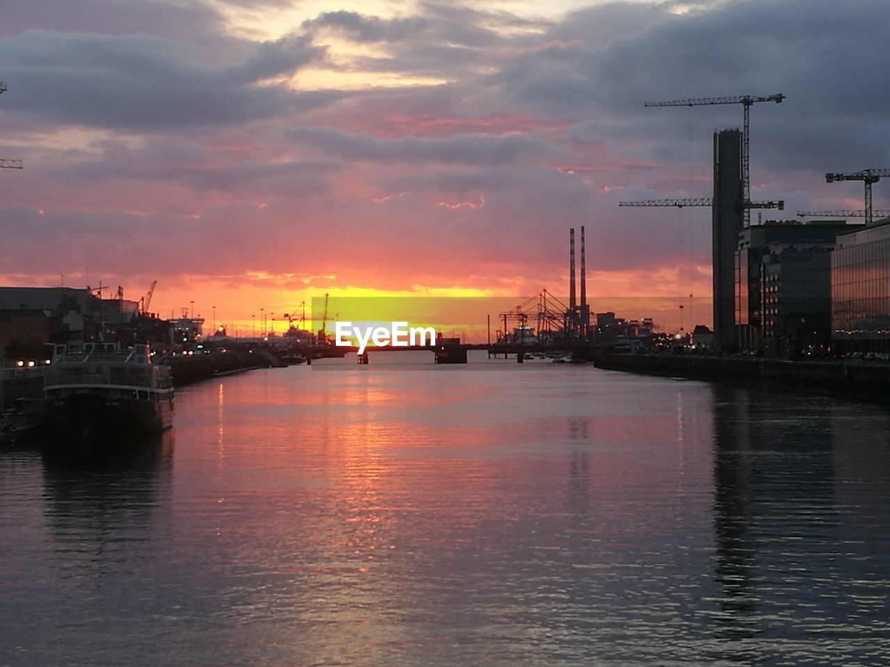 SCENIC VIEW OF RIVER AGAINST DRAMATIC SKY