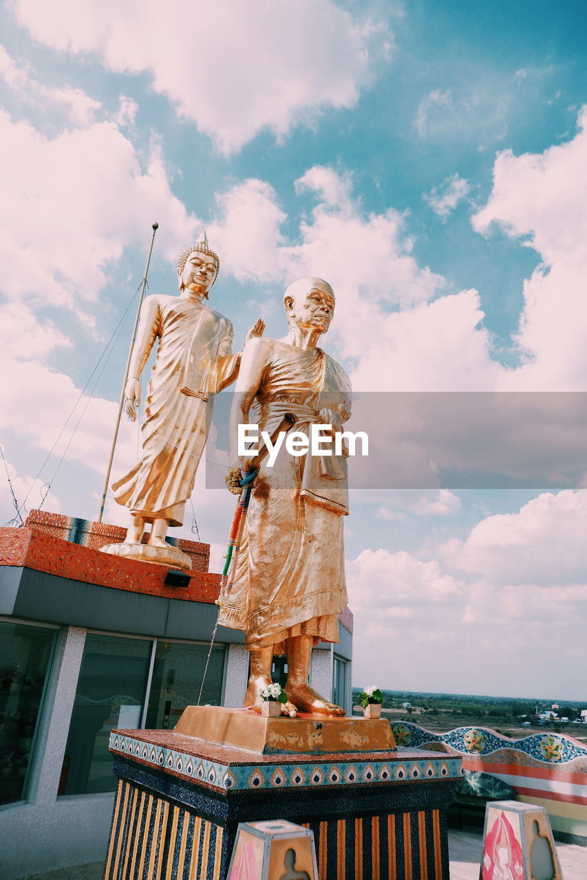 LOW ANGLE VIEW OF STATUE AGAINST SKY DURING SUNSET