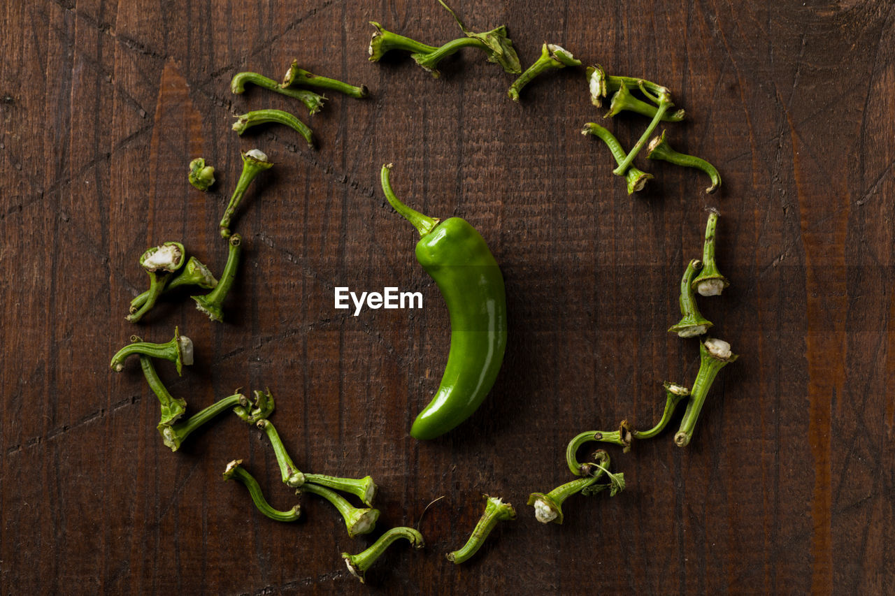 HIGH ANGLE VIEW OF VEGETABLES ON TABLE