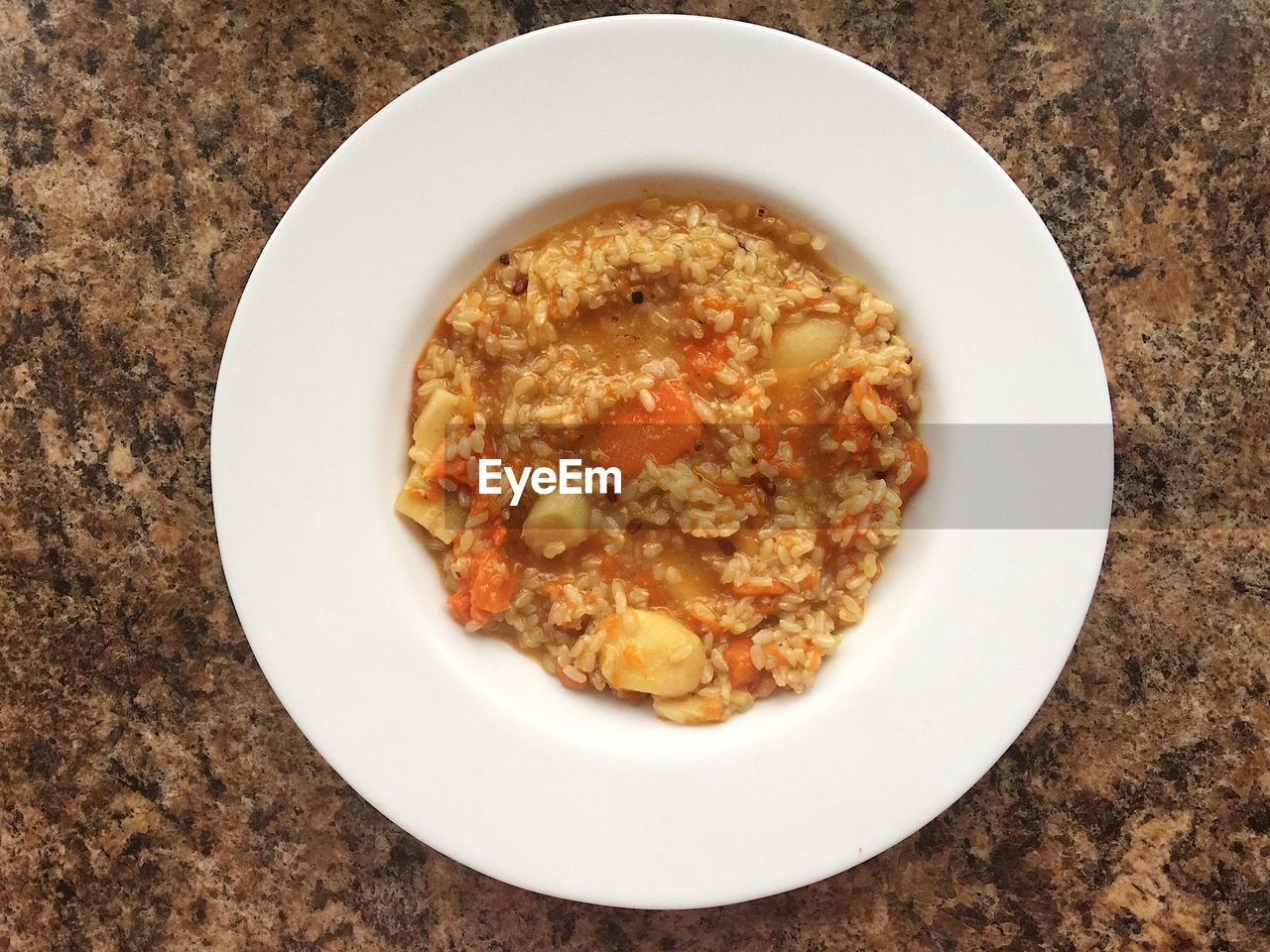 HIGH ANGLE VIEW OF FOOD ON PLATE