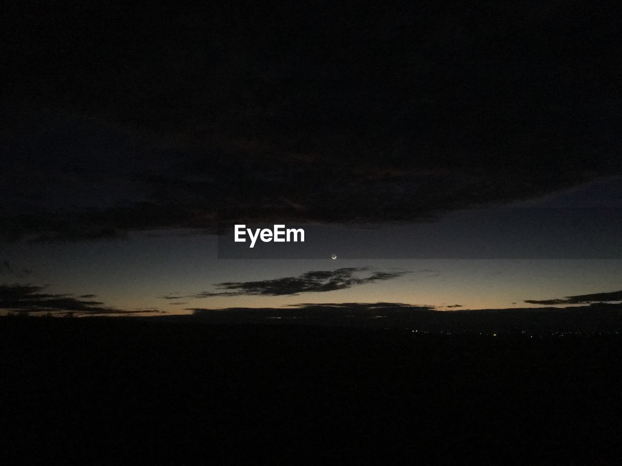 SCENIC VIEW OF SKY DURING NIGHT