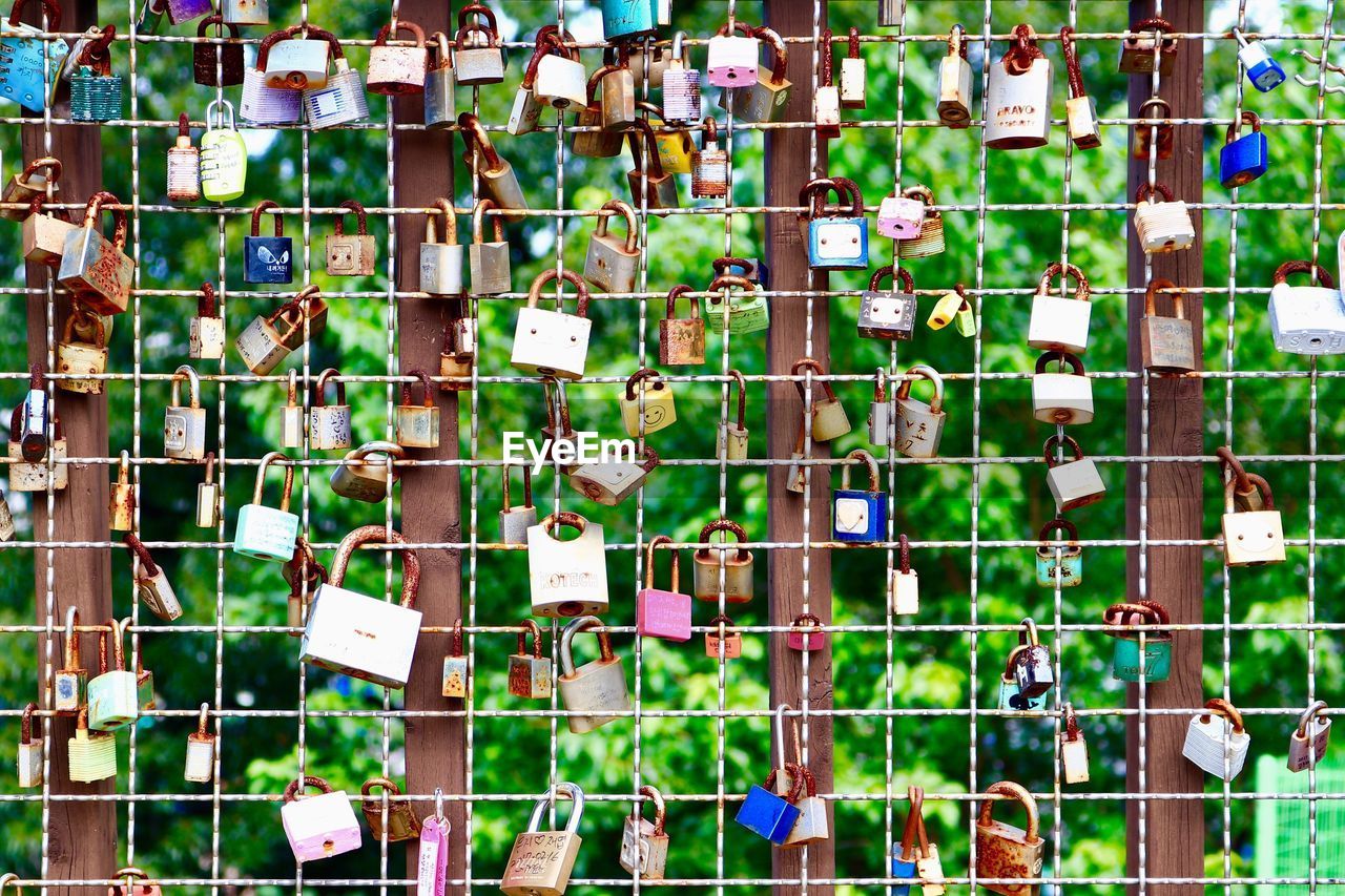 FULL FRAME SHOT OF PADLOCKS HANGING ON METAL