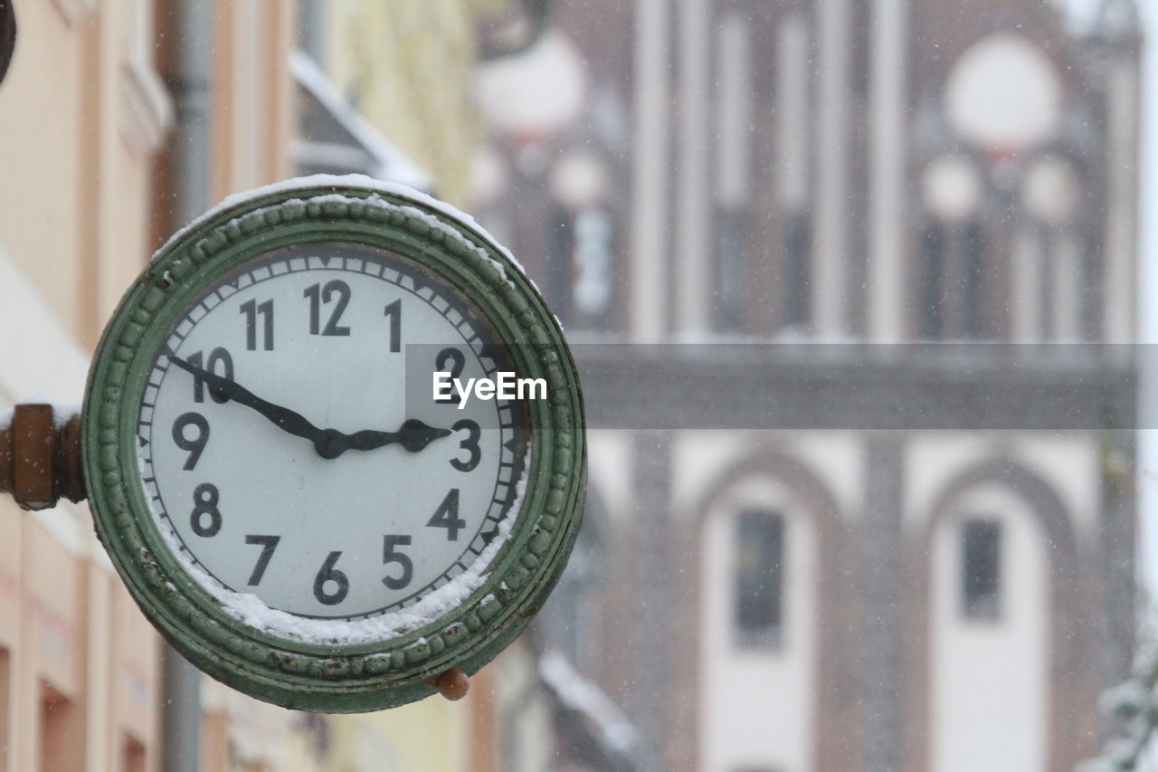 CLOSE-UP OF CLOCK ON METAL