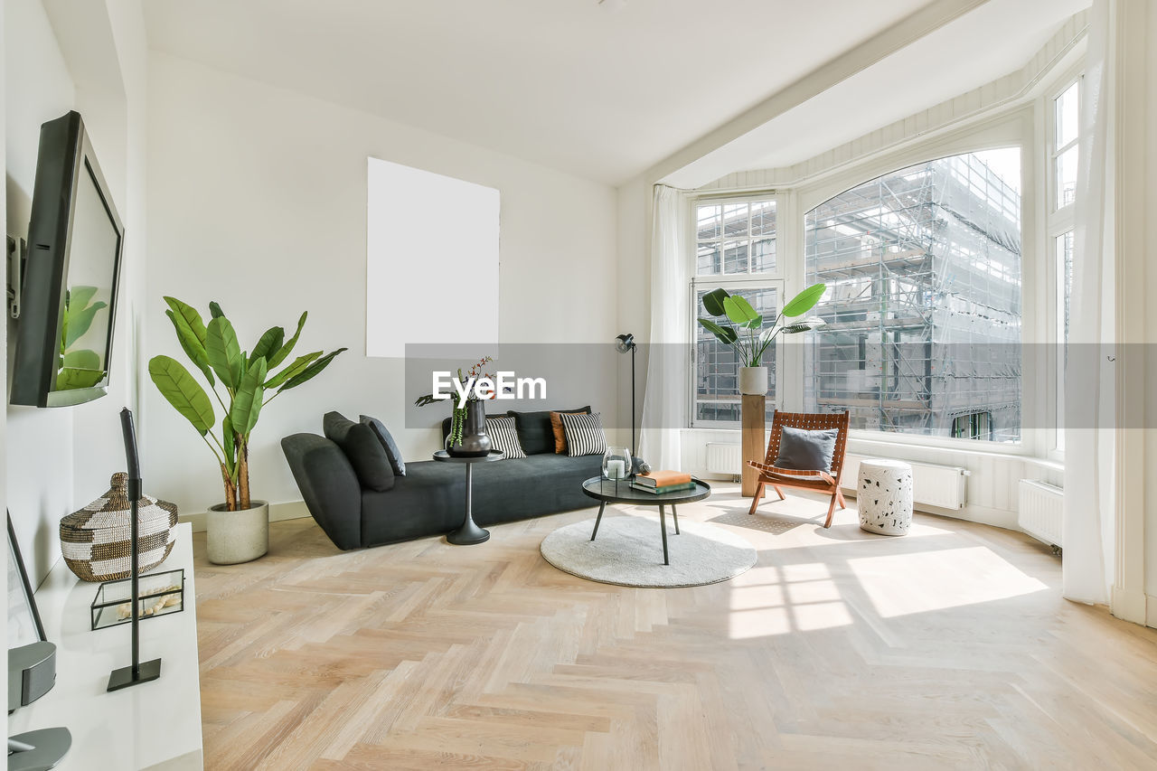 POTTED PLANT ON TABLE IN ROOM