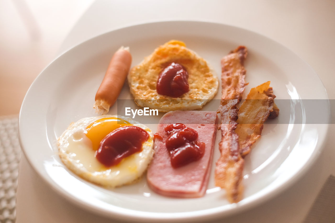 CLOSE-UP OF BREAKFAST SERVED ON TABLE