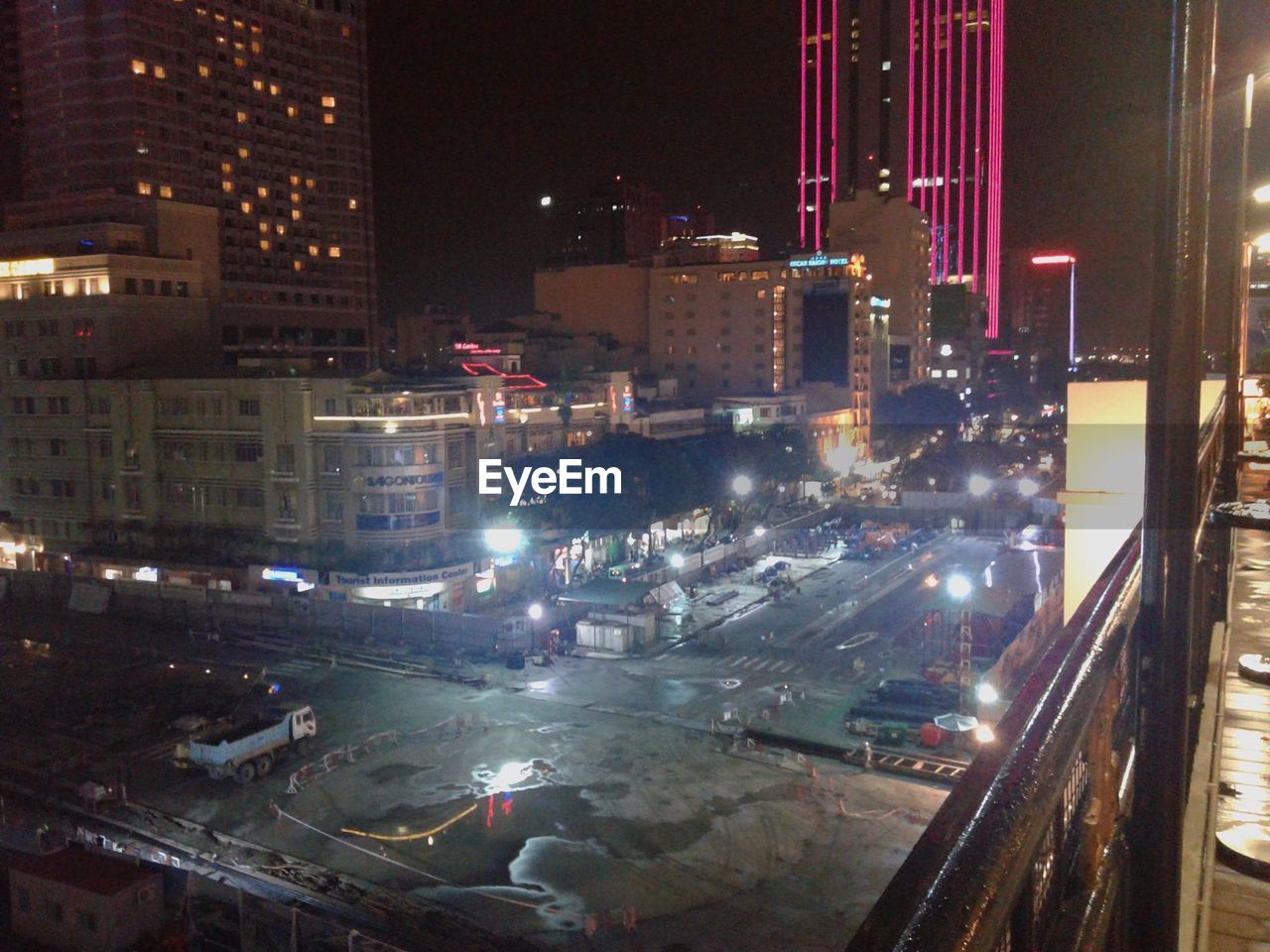 HIGH ANGLE VIEW OF ILLUMINATED CITY STREET