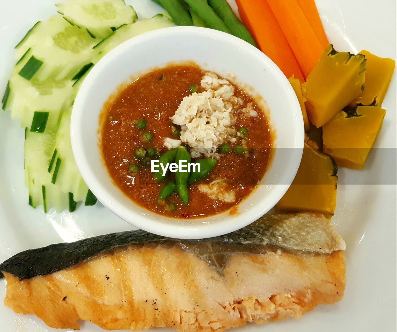 CLOSE-UP OF SOUP IN BOWL ON TABLE