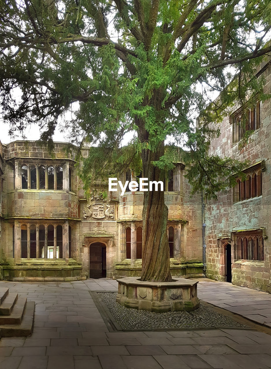 VIEW OF HISTORICAL BUILDING AGAINST SKY