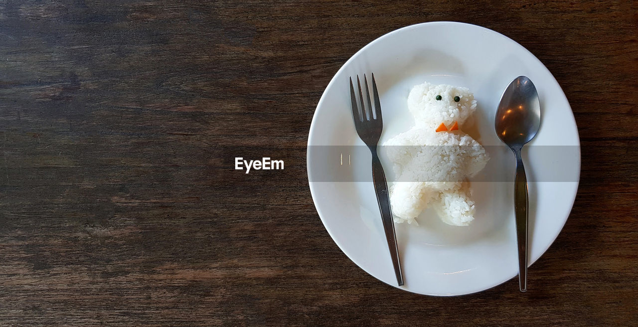 HIGH ANGLE VIEW OF DESSERT ON TABLE