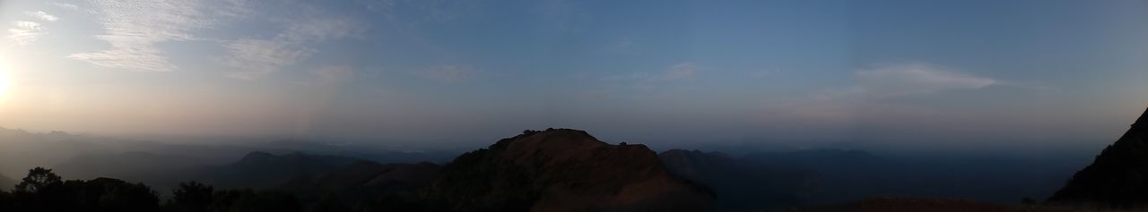 PANORAMIC VIEW OF SILHOUETTE MOUNTAINS AGAINST SKY AT SUNSET