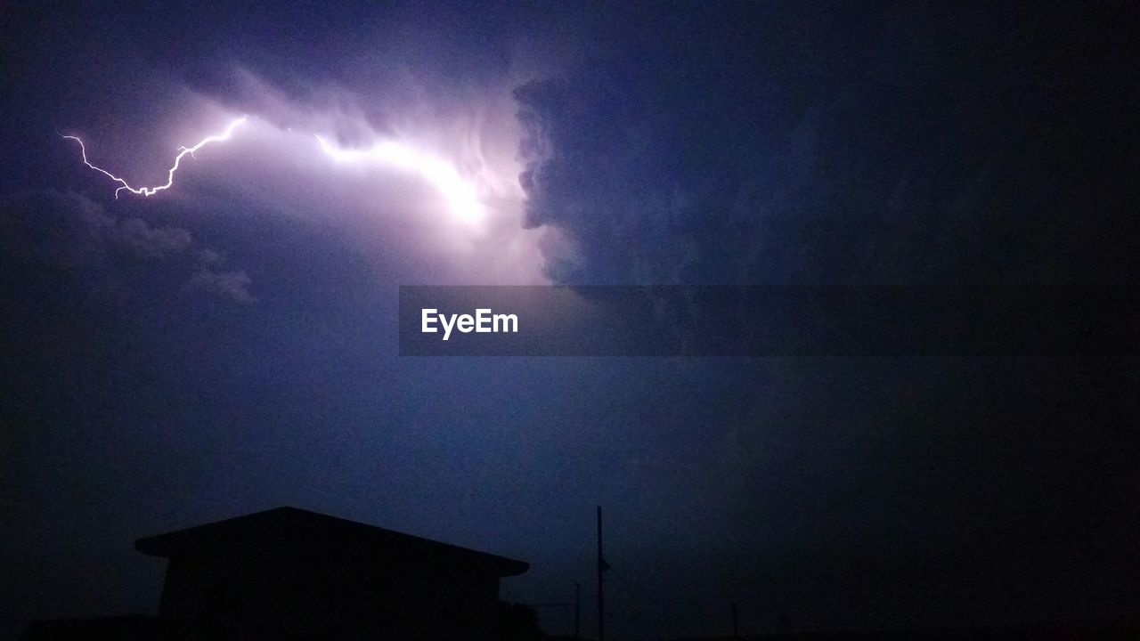 LOW ANGLE VIEW OF LIGHTNING AGAINST SKY