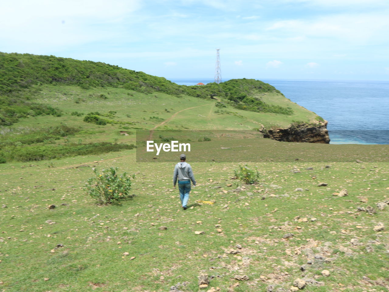 FULL LENGTH REAR VIEW OF WOMAN LOOKING AT VIEW OF LANDSCAPE