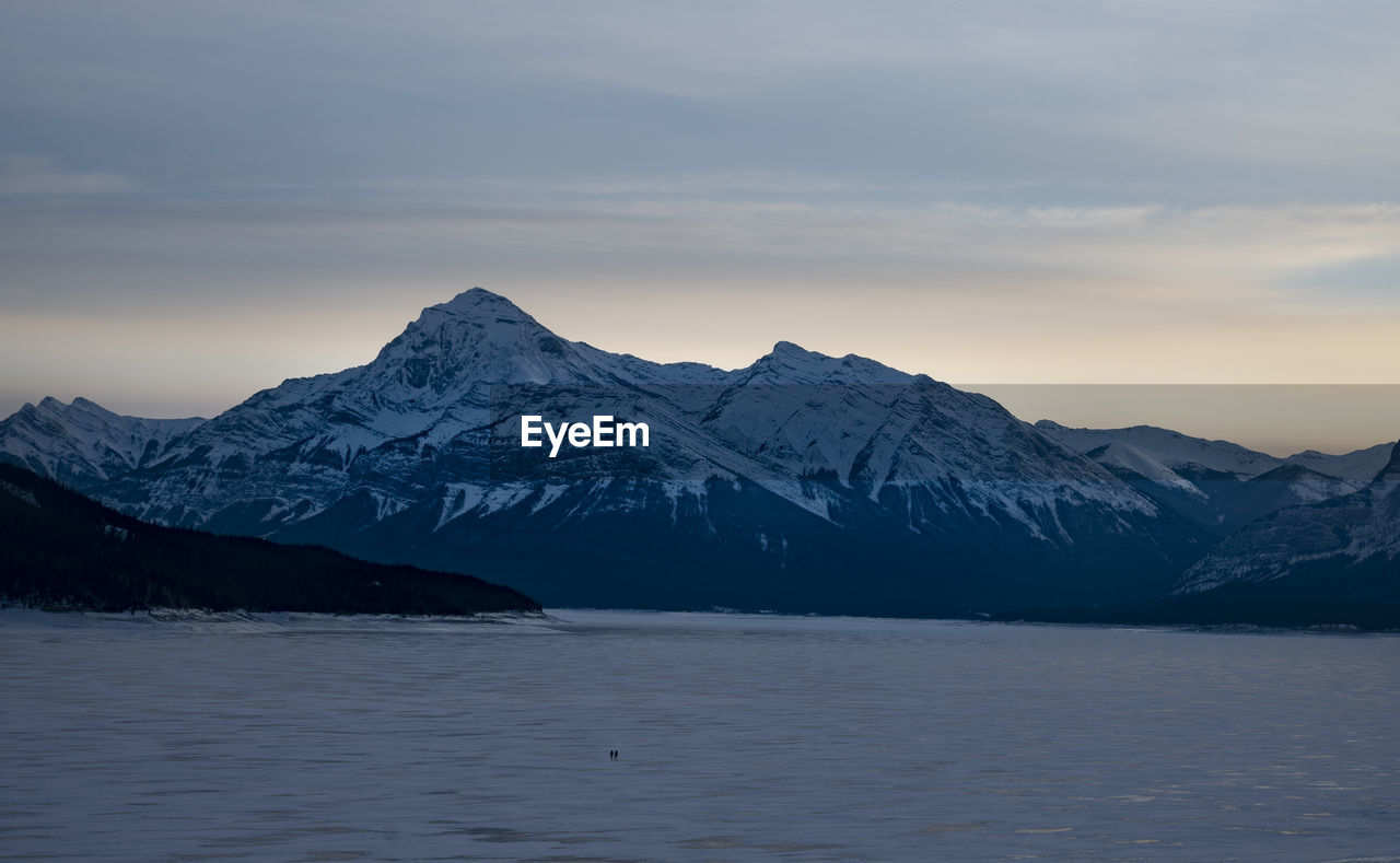 SCENIC VIEW OF SNOWCAPPED MOUNTAIN AGAINST SKY