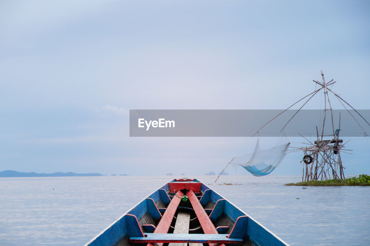 SAILBOATS ON SEA AGAINST SKY