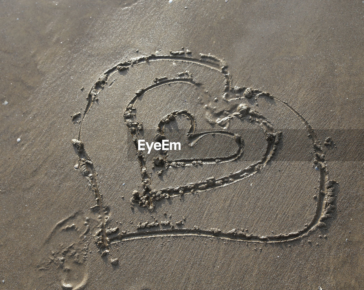 CLOSE-UP VIEW OF SAND