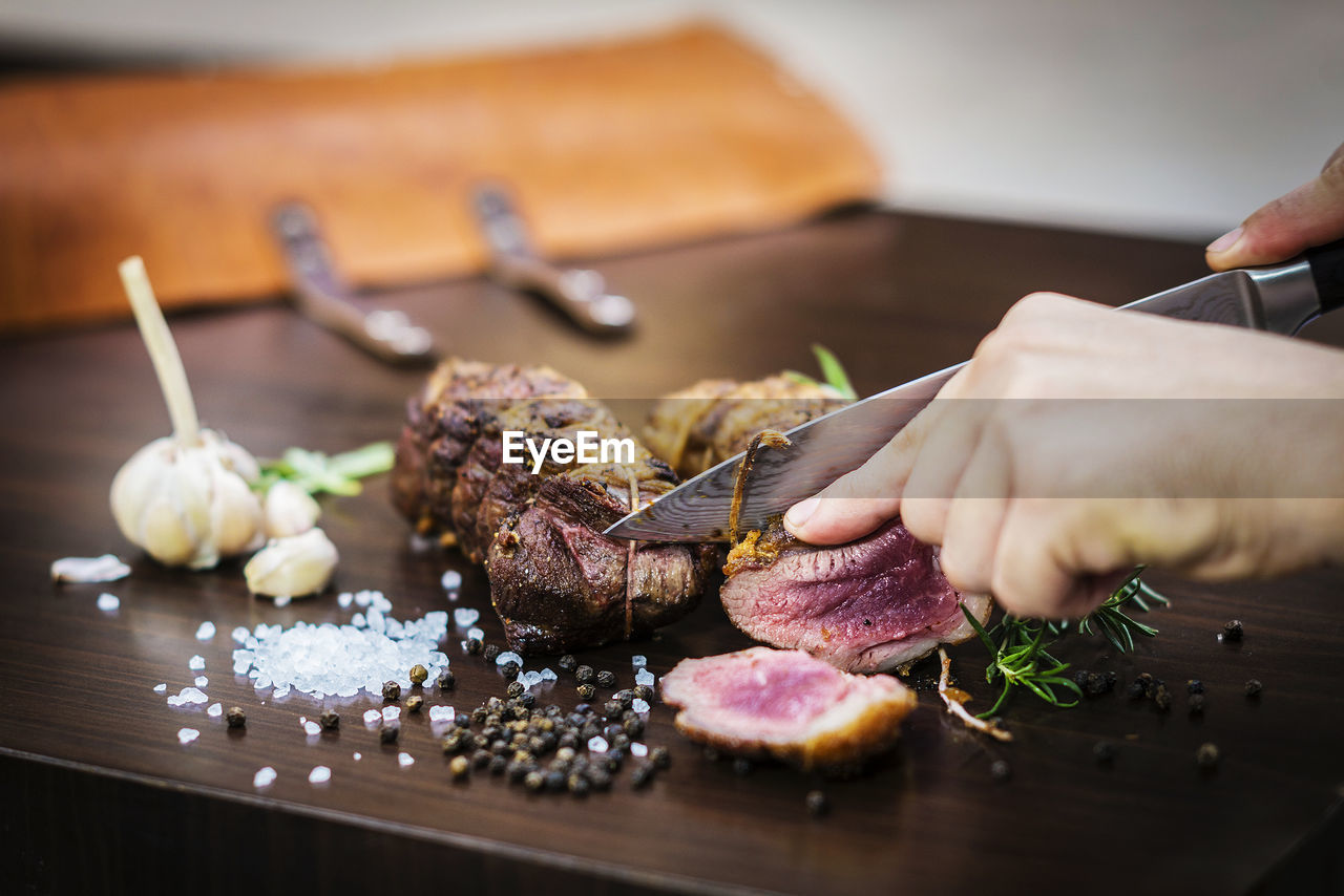 CLOSE-UP OF PERSON PREPARING FOOD