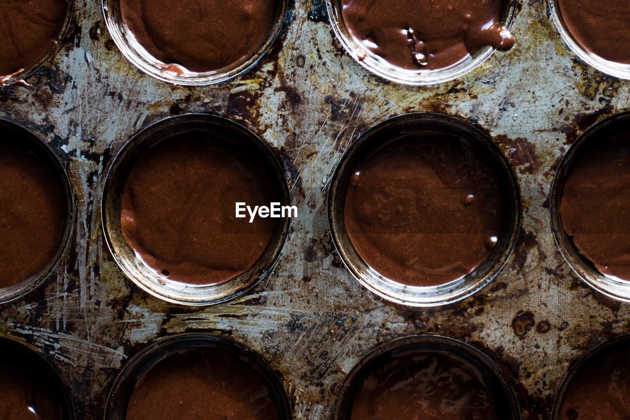 FULL FRAME SHOT OF EMPTY KITCHEN