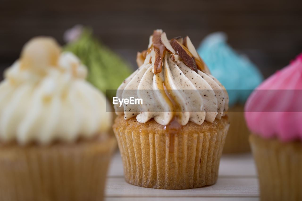 CLOSE-UP OF CUPCAKE