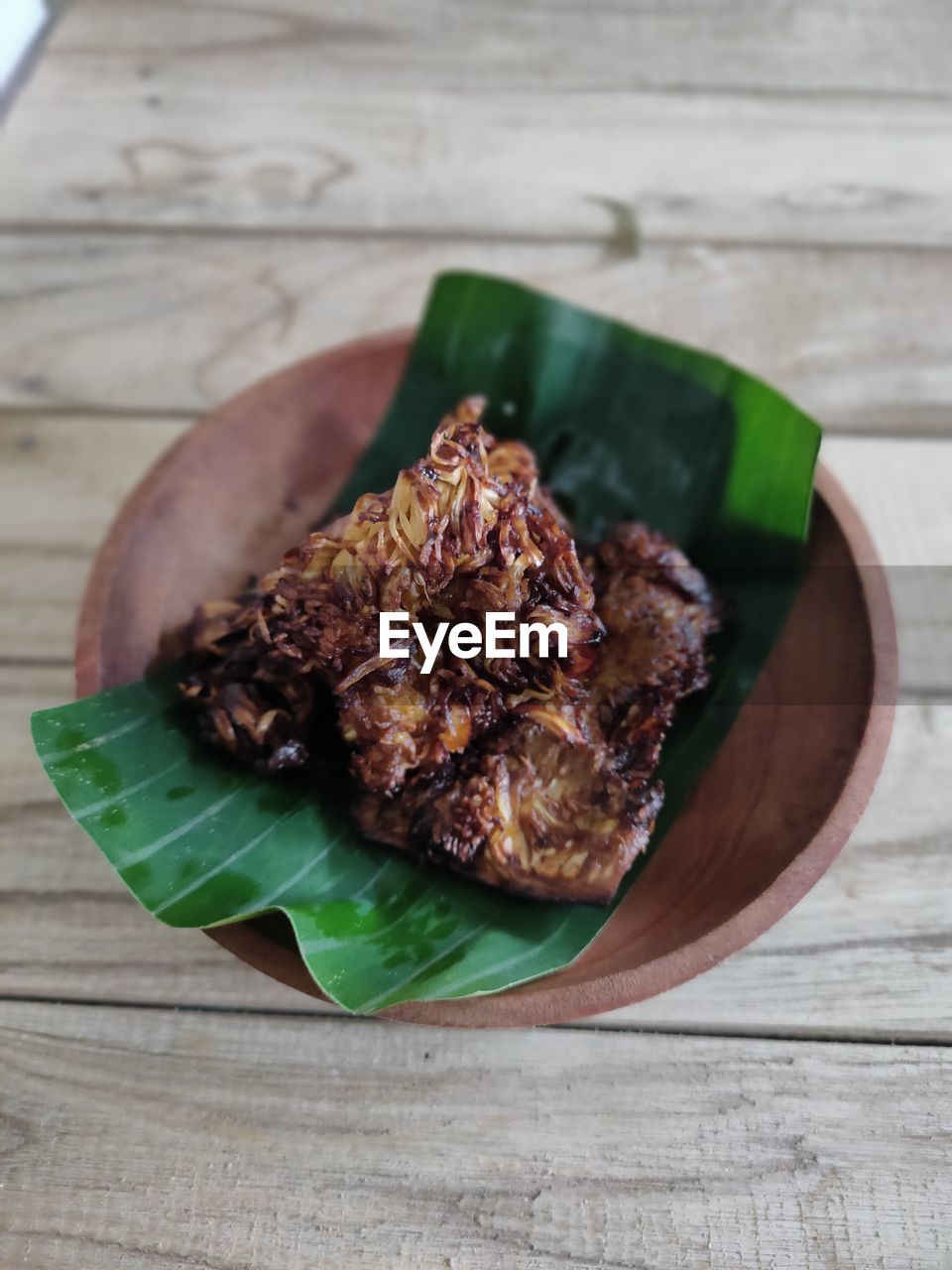 CLOSE-UP OF FOOD ON TABLE