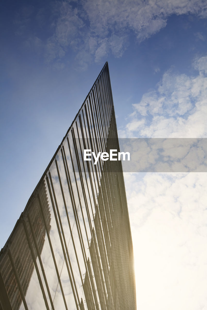 LOW ANGLE VIEW OF MODERN BUILDINGS AGAINST SKY IN CITY
