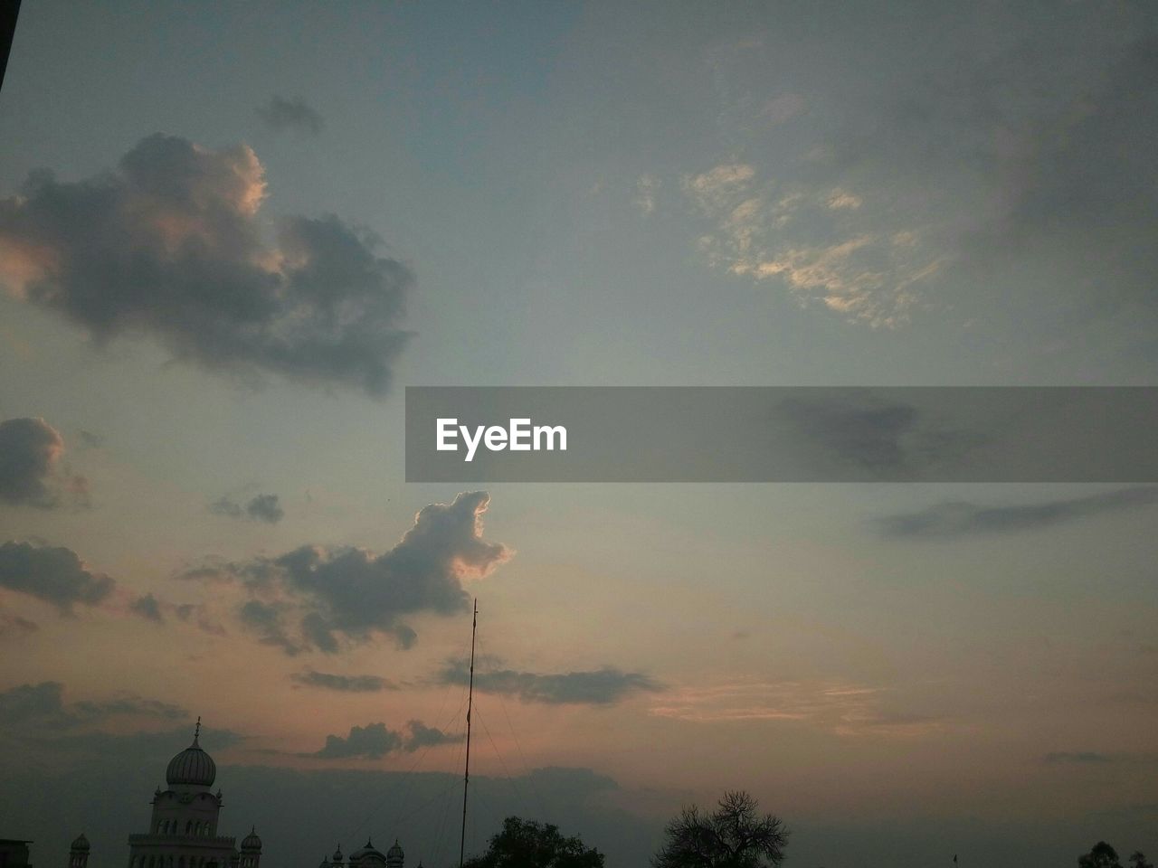 LOW ANGLE VIEW OF SKY AT SUNSET