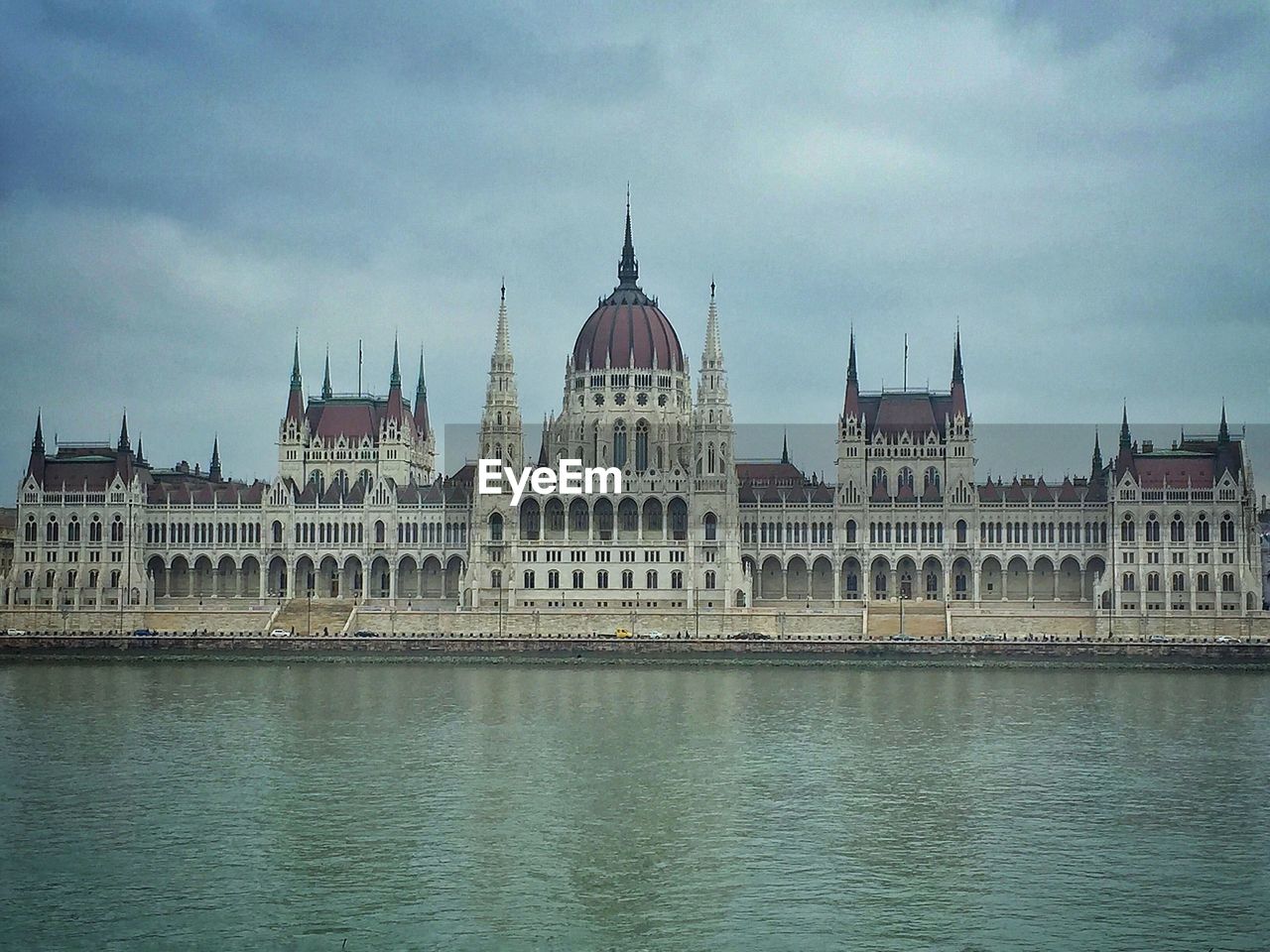 VIEW OF BUILDINGS IN CITY