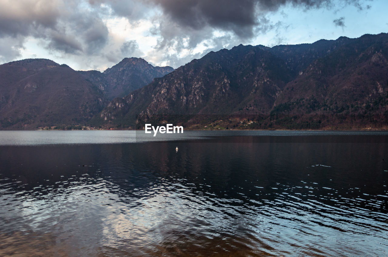 SCENIC VIEW OF LAKE AGAINST MOUNTAIN RANGE