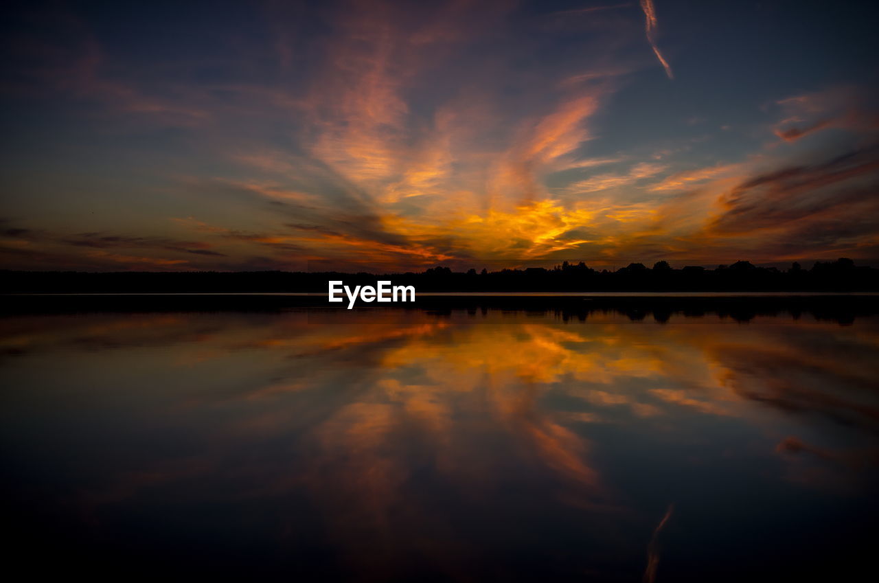 SCENIC VIEW OF LAKE AGAINST SKY DURING SUNSET