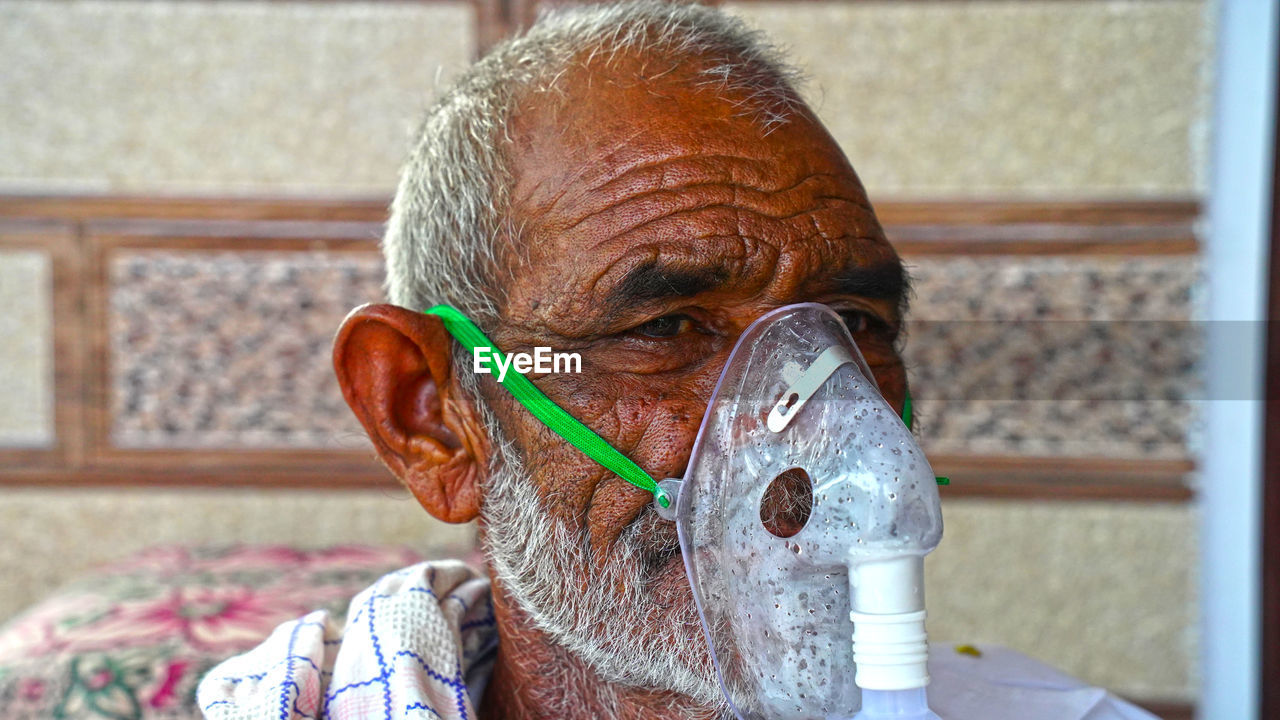 CLOSE-UP PORTRAIT OF MAN DRINKING WATER