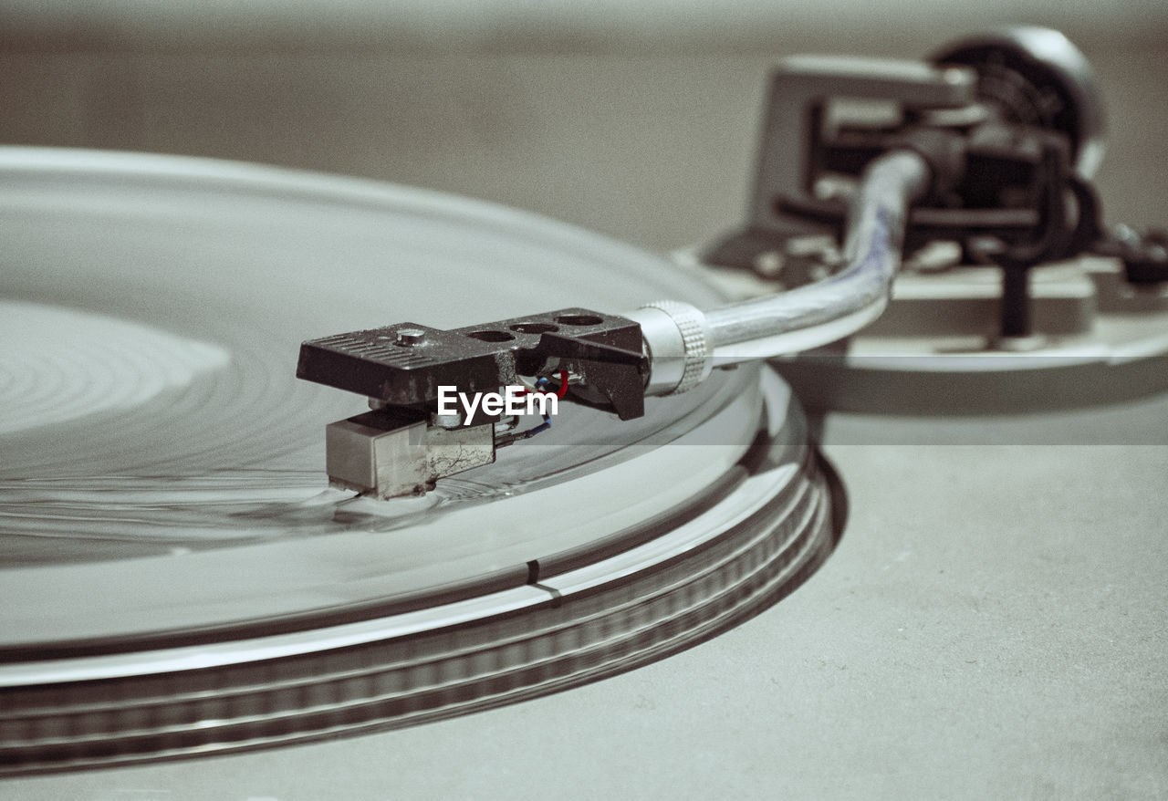 turntable, record, music, arts culture and entertainment, retro styled, spinning, gramophone, indoors, technology, close-up, musical instrument, record player needle, vinyl record, audio equipment, no people, white, focus on foreground, equipment, iron, selective focus