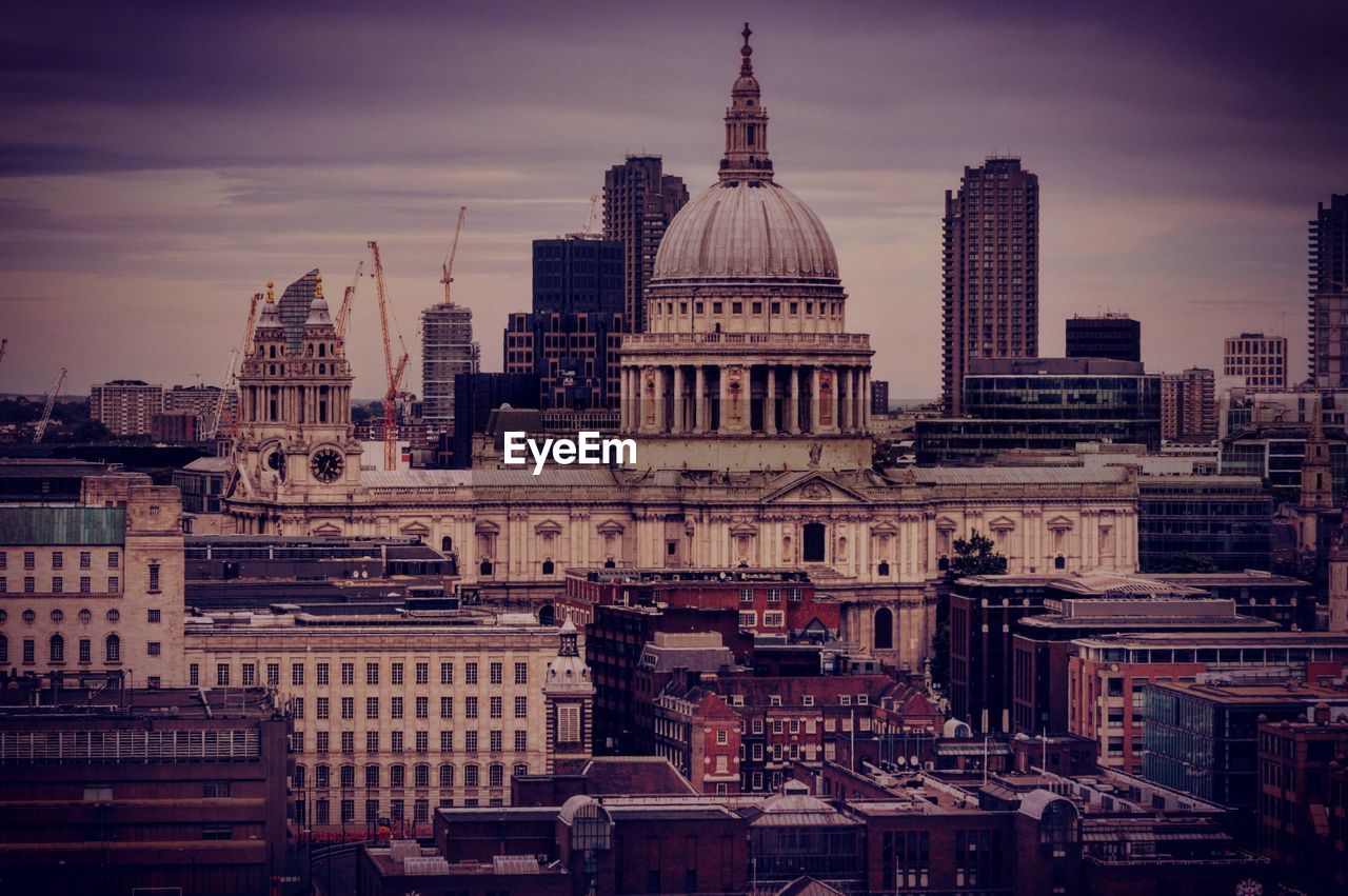 St paul cathedral against buildings in city