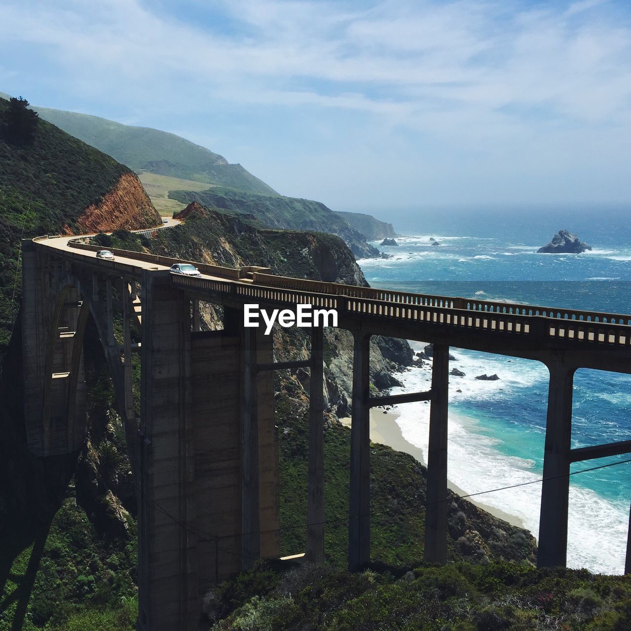 SCENIC VIEW OF SEA BY MOUNTAIN AGAINST SKY