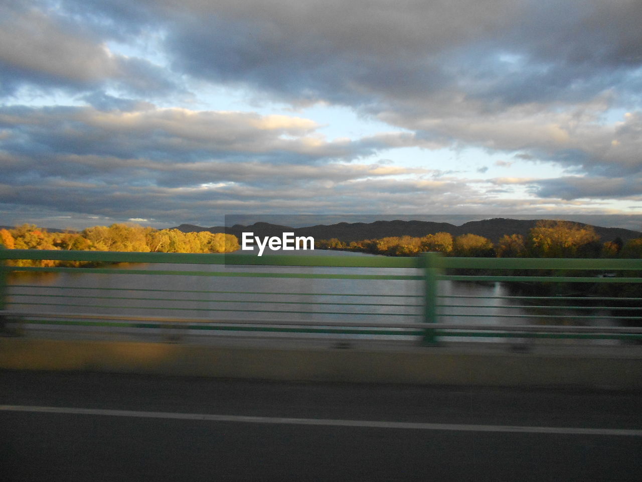 SCENIC VIEW OF RIVER BY MOUNTAINS AGAINST SKY