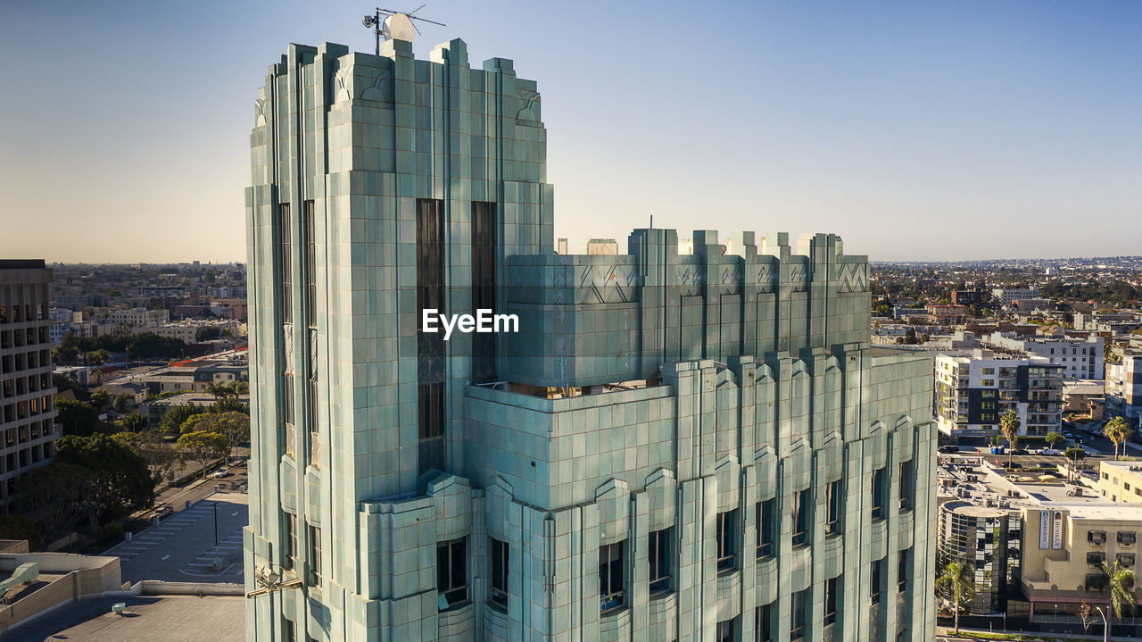 HIGH ANGLE VIEW OF BUILDINGS AGAINST SKY