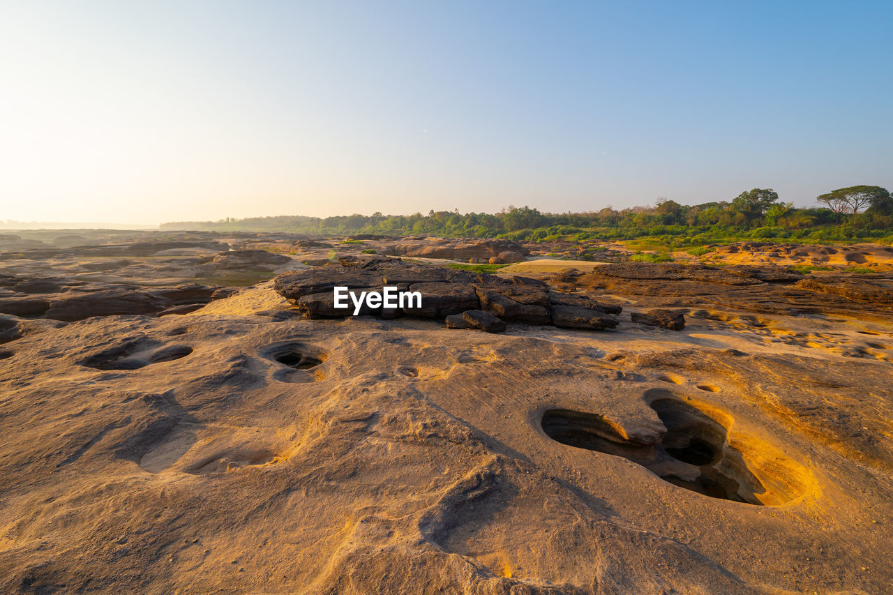 SCENIC VIEW OF ROCKS AGAINST CLEAR SKY