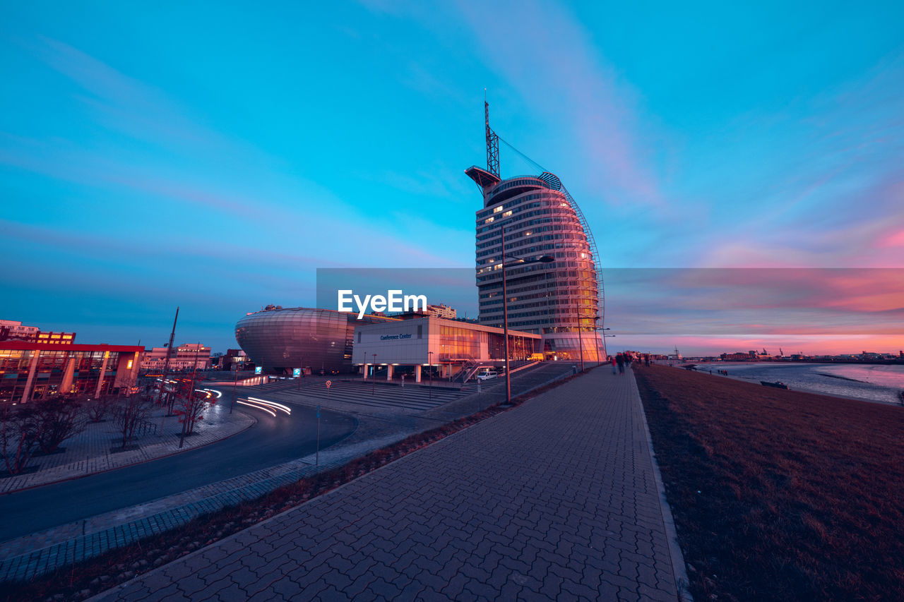 VIEW OF BUILDINGS IN CITY