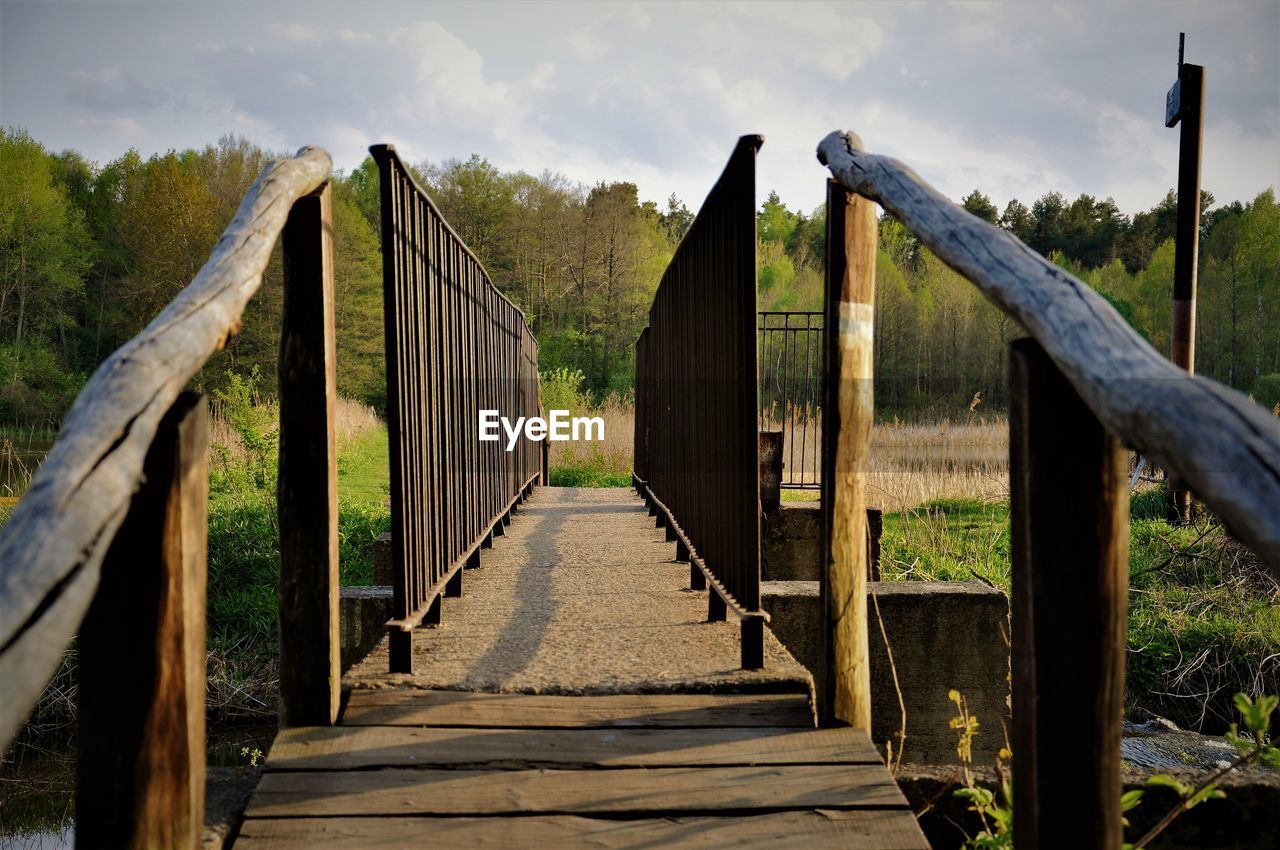 WOODEN FOOTBRIDGE AGAINST SKY