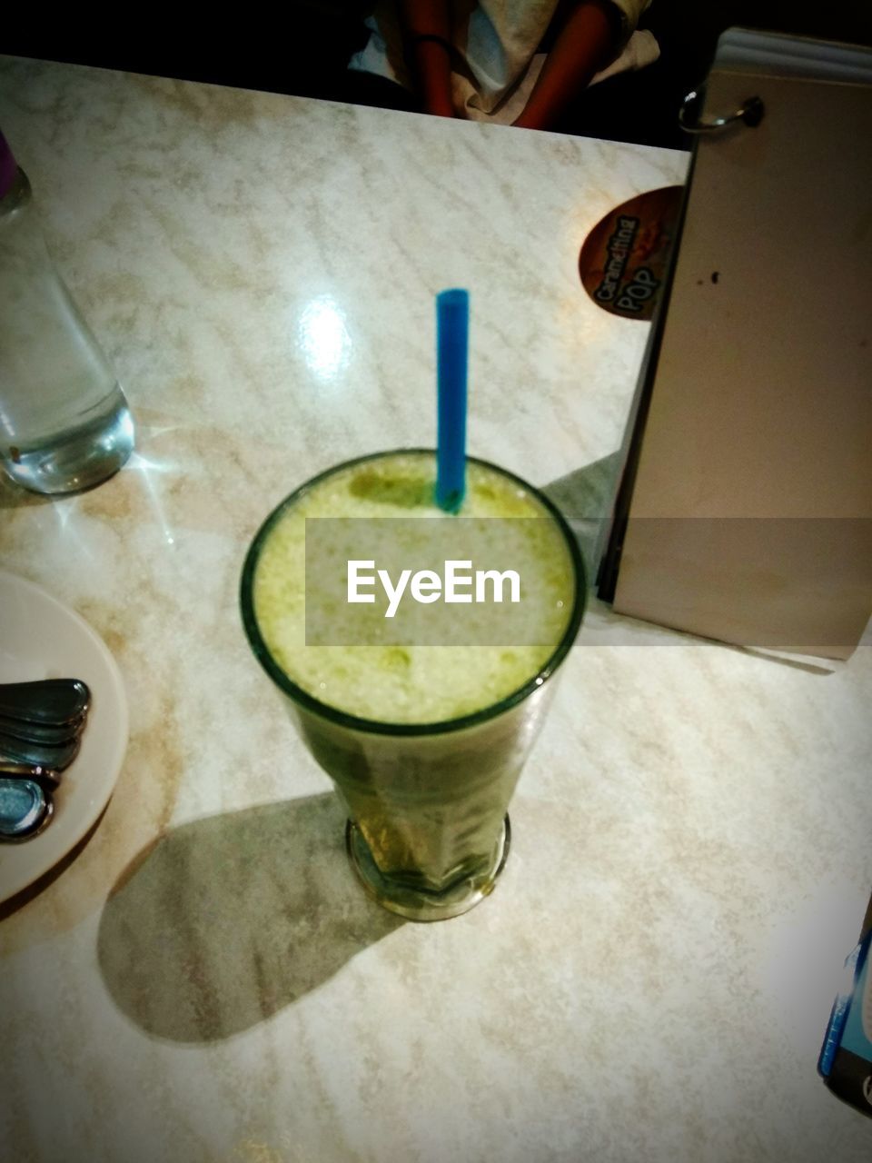 CLOSE-UP OF DRINK ON GLASS OF JUICE